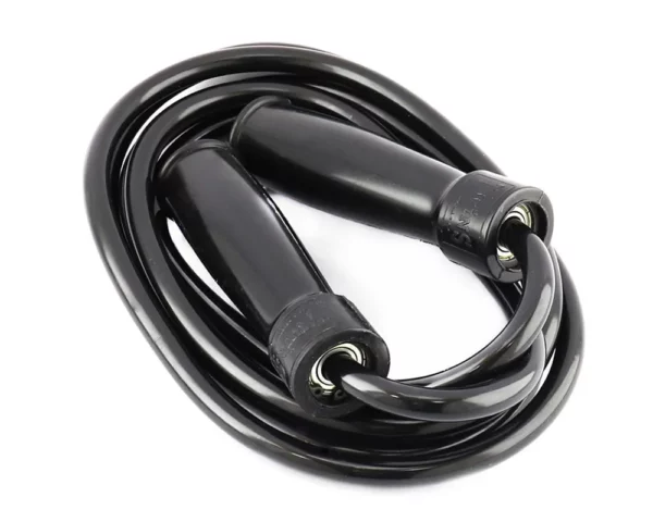 Avec des poignées ergonomiques et une corde en plastique robuste, elles sont idéales pour travailler votre endurance cardiovasculaire, votre équilibre et votre agilité. Disponibles en plusieurs couleurs (rouge, vert, bleu, noir), elles s’adaptent à tous les styles.