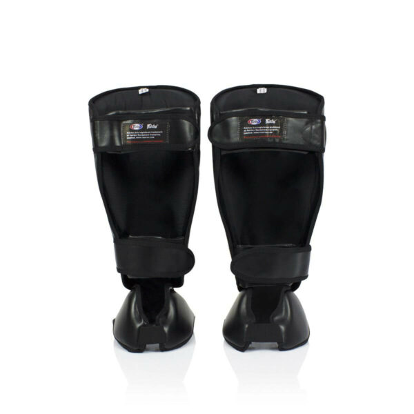 Protège-tibias Fairtex SP7 - Bénéficiez d'une protection maximale et d'un confort supérieur avec ces protège-tibias de haute qualité, conçus pour des entraînements intensifs et des compétitions.