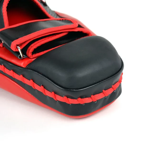 Les mitaines PML présentent un design incurvé innovant, offrant un meilleur soutien de l’avant-bras et une réduction des risques de blessures.