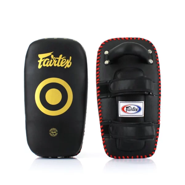Améliorez vos sessions d’entraînement avec les Fairtex KPLC5 Lightweight Kick Pads et bénéficiez d’une protection et d’un confort inégalés.