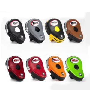 Les mitaines Twins PML10 sont le choix par excellence pour ceux qui recherchent des équipements de sport de combat de haute qualité. Avec leur design innovant et leur fabrication en cuir véritable, elles offrent une combinaison parfaite de confort, de protection et de durabilité.