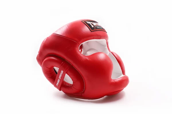 Casque de boxe Twins rouge, l'un casque le plus vendu de chez Twins. À noter que le Casque hgl-3 a une protection intégral