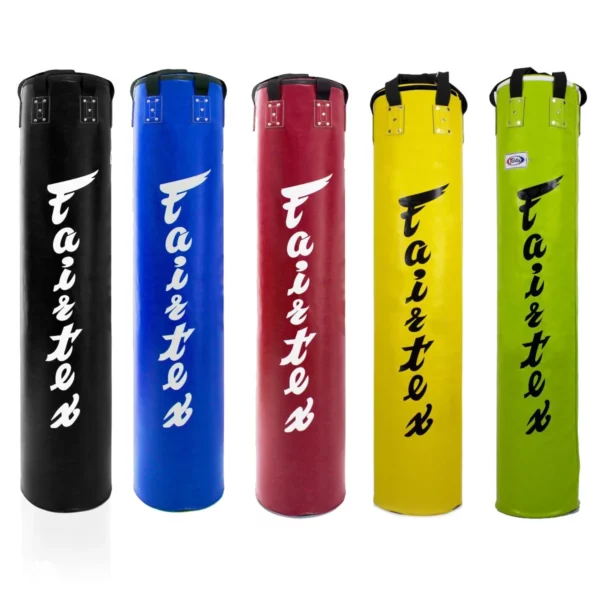 Découvrez le sac de frappe Fairtex HB6, conçu pour les athlètes de haut niveau. Fabriqué avec des matériaux de qualité supérieure, ce sac de frappe offre une durabilité exceptionnelle et une performance inégalée. Parfait pour les entraînements de boxe, kickboxing, et arts martiaux mixtes (MMA).