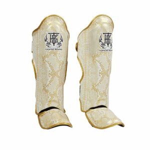 Les protège-tibias Top King Shin Empower Creativity 2 style snake sont fabriqués en cuir premium avec mousse haute densité pour une protection optimale. Idéals pour le Muay Thai et le MMA, ils offrent confort et durabilité. Disponibles en plusieurs couleurs et tailles, ils sont parfaits pour les entraînements intensifs