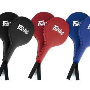 Les raquettes de boxe Fairtex BXP1 sont parfaites pour améliorer la précision, la vitesse et la puissance de vos coups. Que vous soyez un entraîneur ou un combattant, ces raquettes vous aideront à atteindre vos objectifs d’entraînement en toute sécurité.