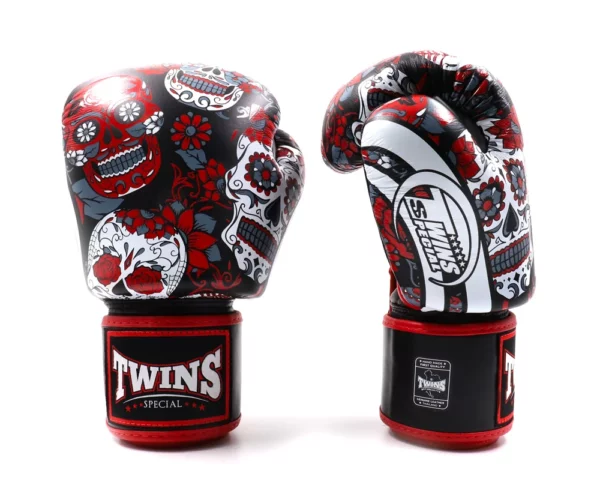 Gants de Boxe Twins Skulls en Cuir Véritable - Alliez force et style avec ces gants robustes ornés de motifs skulls, parfaits pour des entraînements intensifs et des compétitions