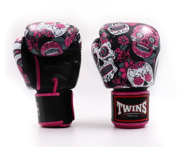 Gants de Boxe Twins Skulls en Cuir Véritable - Alliez force et style avec ces gants robustes ornés de motifs skulls, parfaits pour des entraînements intensifs et des compétitions