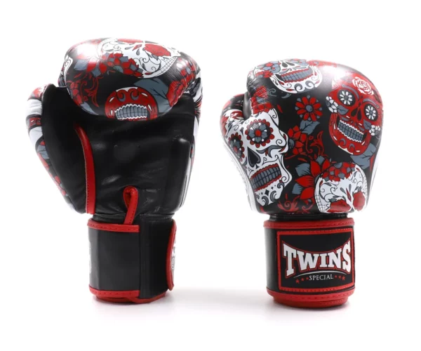 Gants de Boxe Twins Skulls en Cuir Véritable - Alliez force et style avec ces gants robustes ornés de motifs skulls, parfaits pour des entraînements intensifs et des compétitions
