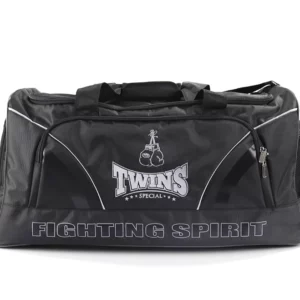 Découvrez le Twins Bag noir muaythai, un sac de sport polyvalent et élégant, parfait pour tous vos besoins sportifs et quotidiens. Conçu pour les athlètes et les amateurs de fitness, ce sac allie style et praticité.