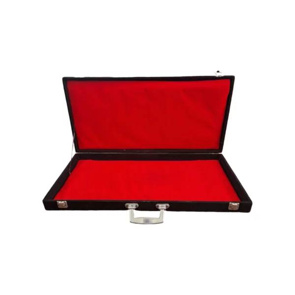 Parfaite pour les compétitions de boxe, les cérémonies de remise de prix et les événements promotionnels, cette ceinture de boxe personnalisée est un symbole de prestige et de réussite. Offrez-la à vos champions ou utilisez-la pour marquer des événements spéciaux dans le monde de la boxe.