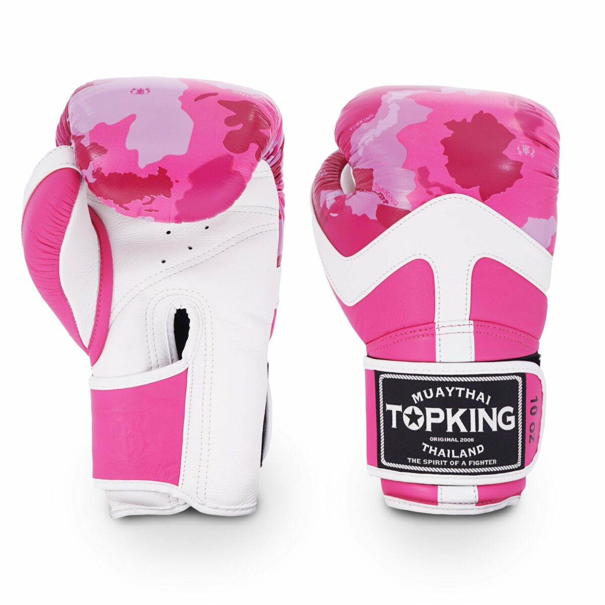 Gants de boxe Topking Camouflage posés sur un fond blanc, montrant leur design militaire, leur rembourrage épais et leur fermeture velcro robuste.