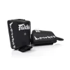 Titre Protection mollets Fairtex Calf Kick Protection SP10 noir Fairtex SP10 microfibre, pour Muaythai, MMA et kickboxing