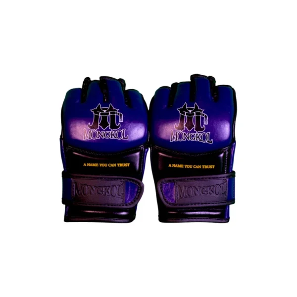 Gants de grappling MMA Mongkol MGM02 bleu et noir Paire de gants de grappling MMA Mongkol MGM02 en cuir bleu et noir, doigts dégagés, logo Mongkol, fabriqués en Thaïlande