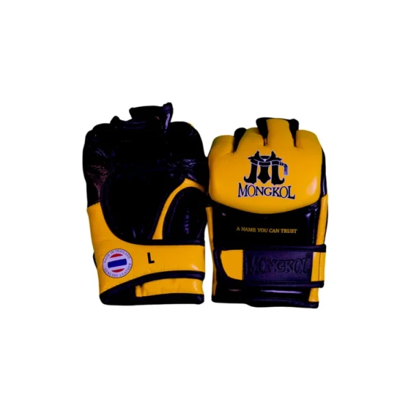 Gants de grappling MMA Mongkol MGM02 jaune et noir Paire de gants de grappling MMA Mongkol MGM02 en cuir jaune et noir, doigts dégagés, logo Mongkol, fabriqués en Thaïlande