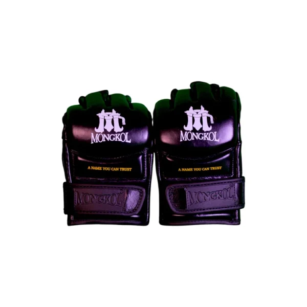 Gants de grappling MMA Mongkol MGM02 noir Paire de gants de grappling MMA Mongkol MGM02 en cuir noir, doigts dégagés, logo Mongkol, fabriqués en Thaïlande