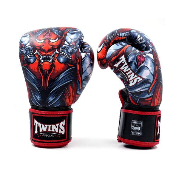 Gants de boxe twins kabuki 1 Gants de boxe twins kabuki vue de coté