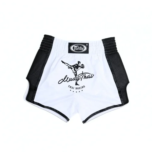Short de Muay Thai Fairtex blanc vue de face avec combattant imprimé