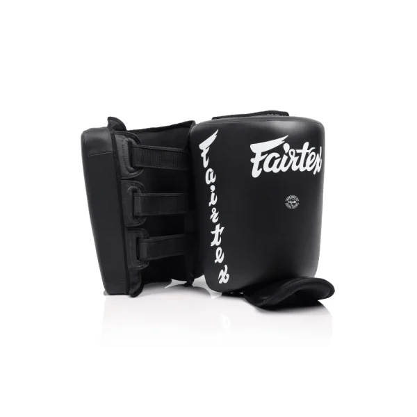 calf kick fairtex face et dos Paire de protège-mollets Fairtex SP10 noirs en cuir microfibre avec sangle velcro réglable, pour Muaythai, MMA et kickboxing