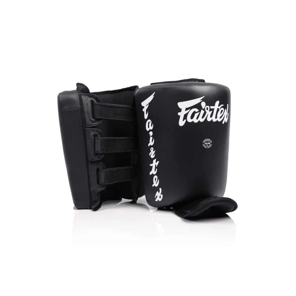 Paire de protège-mollets Fairtex SP10 noirs en cuir microfibre avec sangle velcro réglable, pour Muaythai, MMA et kickboxing