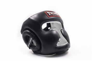 Casque de sparring Twins Special HGL3 noir vue de côté, laçage ajustable sur le dessus, logo Twins Special
