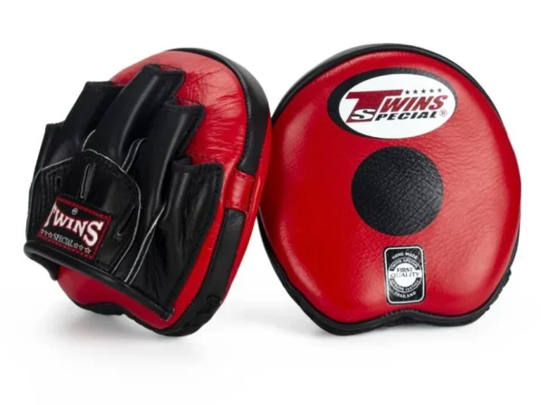 Pattes d’ours Twins Special PML13 rouges et noires pour boxe et Muay Thaï