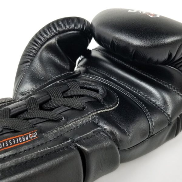 Gants de boxe Rival RS1 Ultra Sparring – Vue de dos Gants de boxe Rival RS1 Ultra Sparring, vue de dos montrant le renfort silicone au poignet
