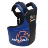 Plastron Rival RBP noir et bleu vu de trois quarts avec bretelles épaulières rembourrées