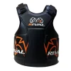 Plastron Rival RBP entièrement noir vu de face avec logo Rival orange et blanc