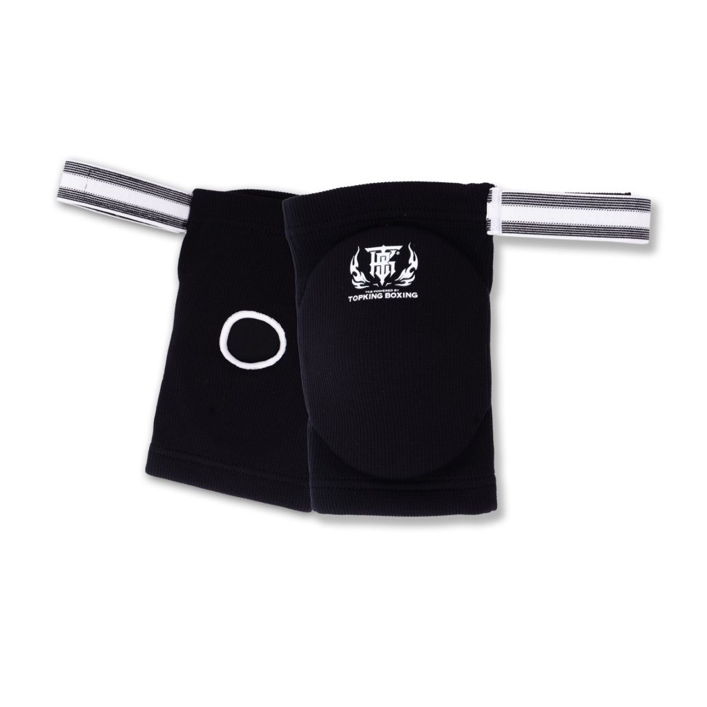 Paire de coudières Topking noires avec logo Topking Boxing