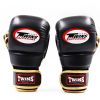Gants de grappling Twins Special - vue de face Gants de grappling Twins Special noir et or vue de face