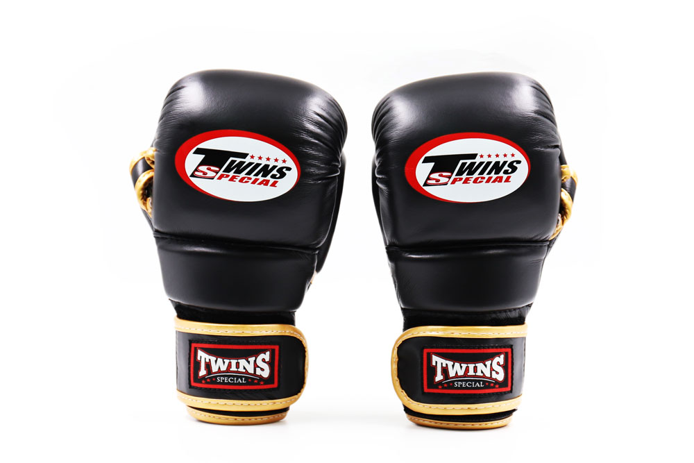 Gants de grappling Twins Special noir et or vue de face