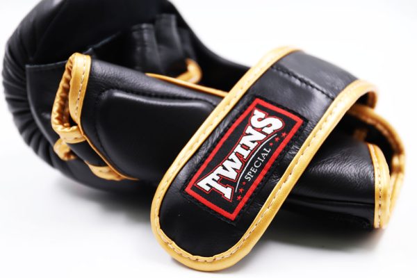 Gants de grappling Twins Special - vue du poignet Gants de grappling Twins Special, gros plan sur la fermeture au poignet