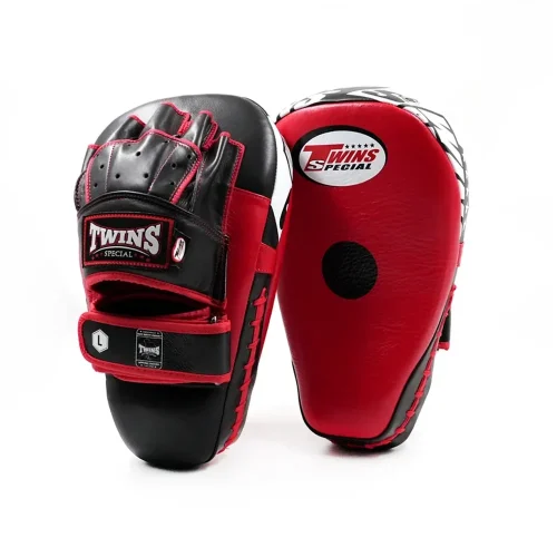 paos-twins-pml21-vue-de-face Paos Twins PML21 rouge et noir vue de face, pattes d'ours de frappe avec logo Twins Special