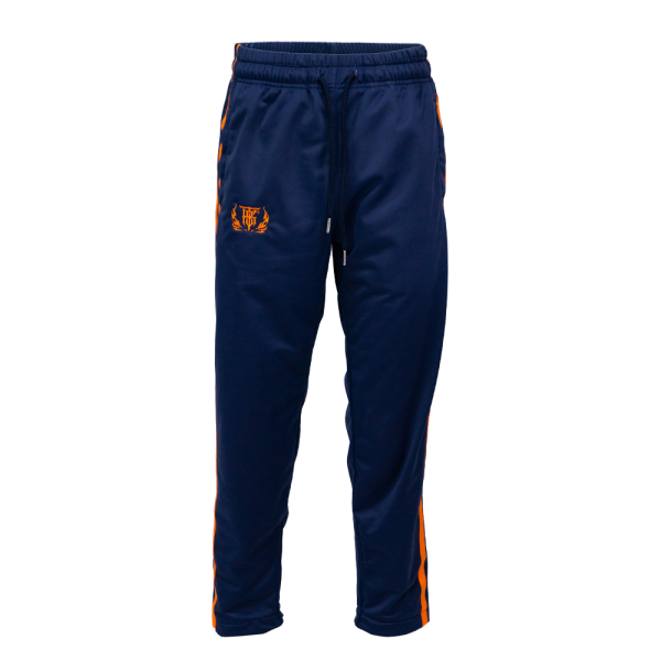 Survêtement Topking bleu marine et orange – pantalon vue de face Pantalon de survêtement Topking bleu marine à bandes orange vu de face